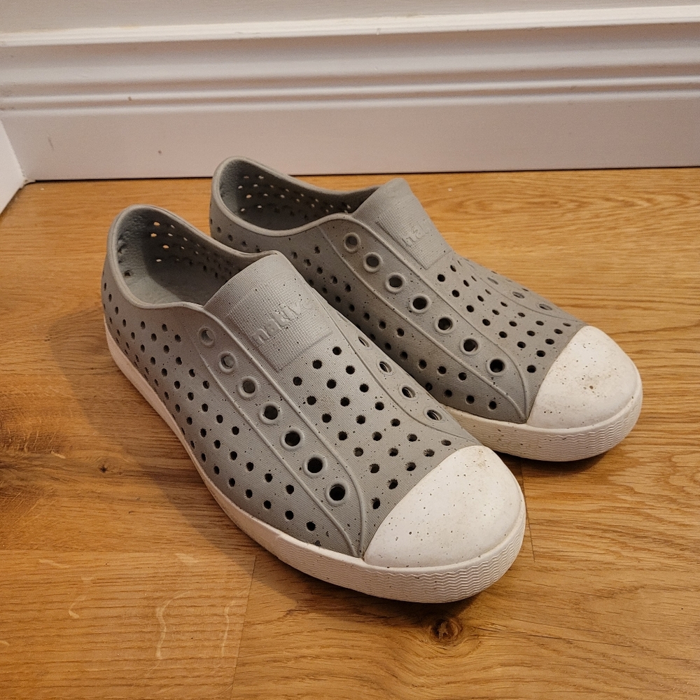 Native Shoes - Womens 6